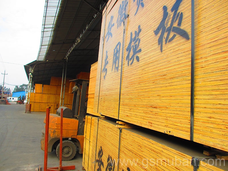 建筑模板黑色紅色哪個便宜?各自優(yōu)點(diǎn)介紹